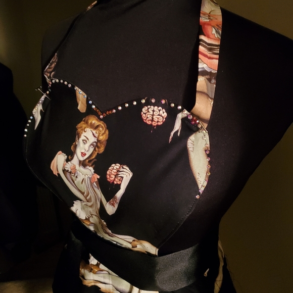 Pin up zombie apron - Picture 4 of 7